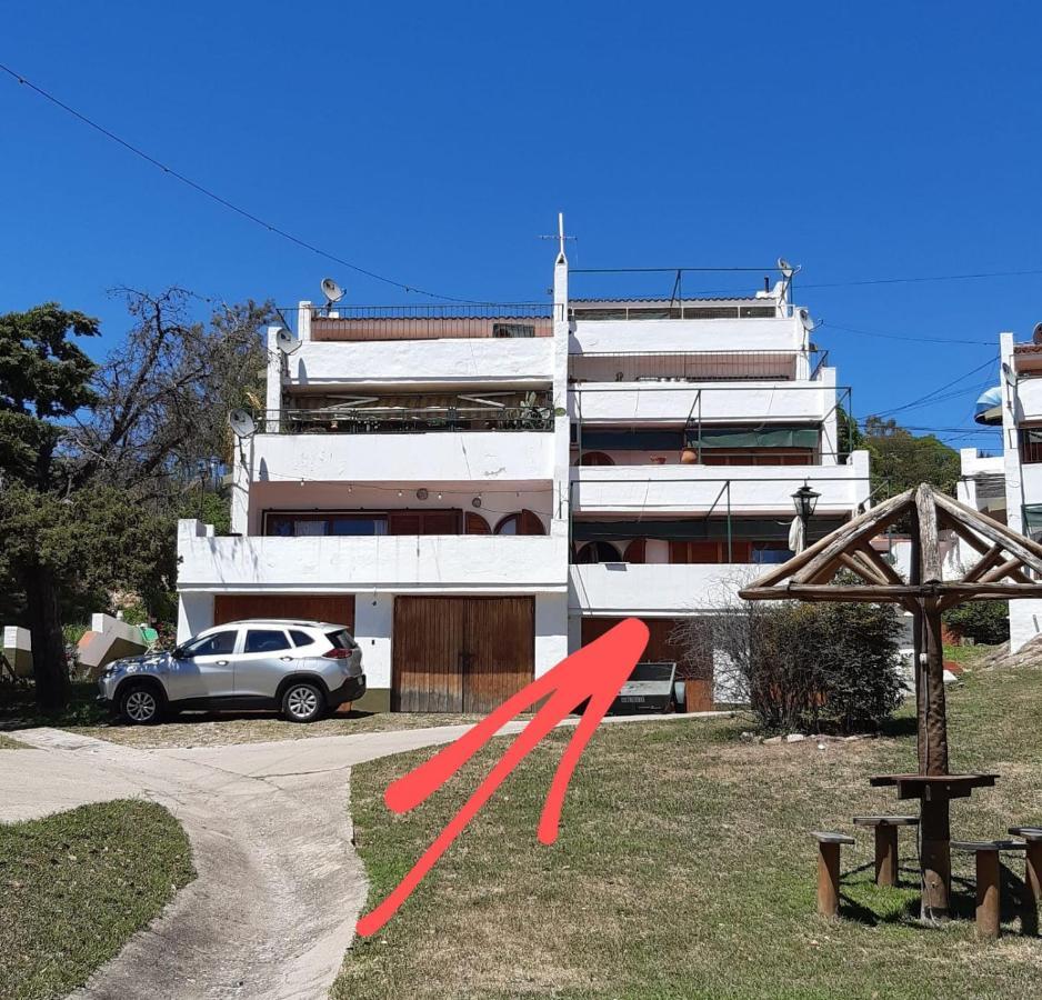 Departamentos Carlos Paz Bajada Al Lago ヴィラ・カルロス・パス エクステリア 写真