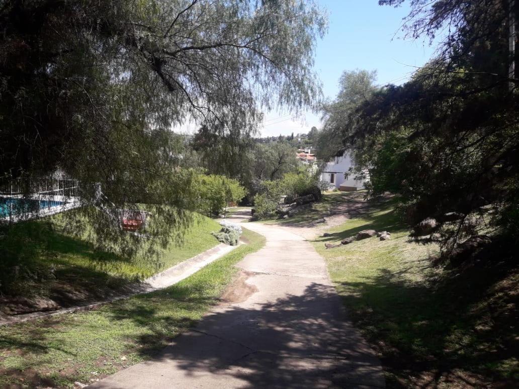 Departamentos Carlos Paz Bajada Al Lago ヴィラ・カルロス・パス エクステリア 写真