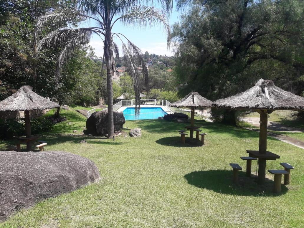 Departamentos Carlos Paz Bajada Al Lago ヴィラ・カルロス・パス エクステリア 写真