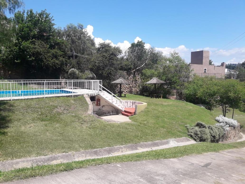 Departamentos Carlos Paz Bajada Al Lago ヴィラ・カルロス・パス エクステリア 写真