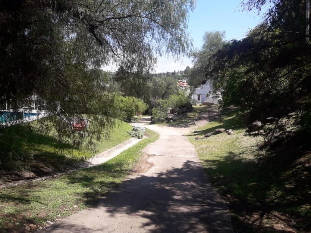 Departamentos Carlos Paz Bajada Al Lago ヴィラ・カルロス・パス エクステリア 写真